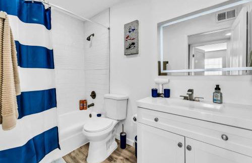Welcoming 2BR Apartment Near Campus and Shops - Foto 1
