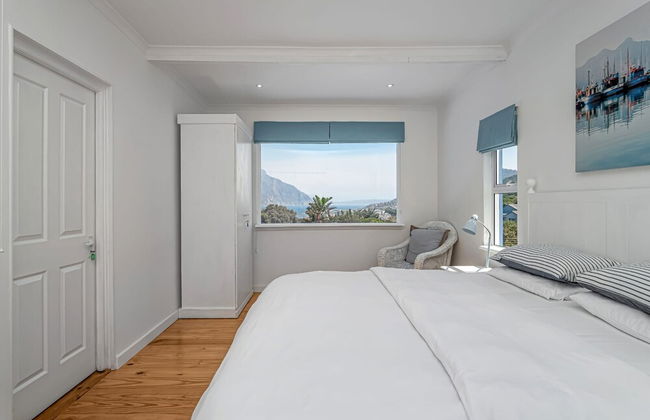 Unwind in Coastal Charm at Villa Santorini - Photo 16