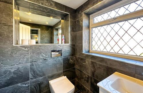 5BR Manchester Home Jacuzzi, Garden & Parking - Foto 38