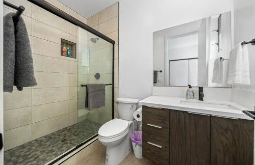 7 BR double house with parking and a backyard in LA - Foto 34