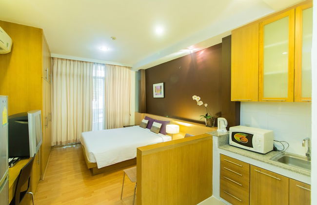 Silom convent garden - Photo 19