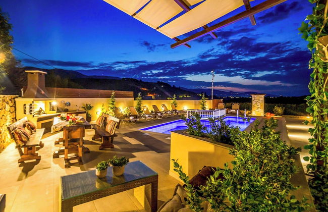 Maggie Alonia - Photo 43