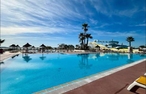 Joli Bungalow 464, 4-6 pers, wifi, terrasse, Camping Siblu Lac des Rêves Lattes - Foto 35