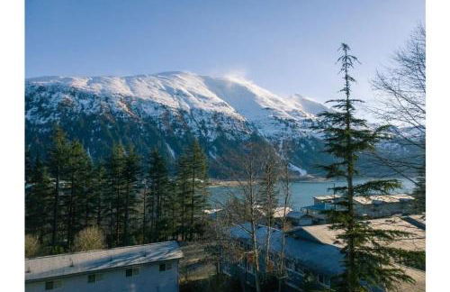 Lovely Condo Across from Downtown w Mountain View - Foto 10