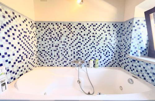 Detached Villa - Sleeps 10 - Pool - Pergola - Playground for Children - Wifi - Photo 104