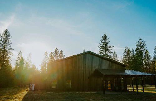 Luxe Nordic Barndominium Retreat at Black Pine - Foto 42