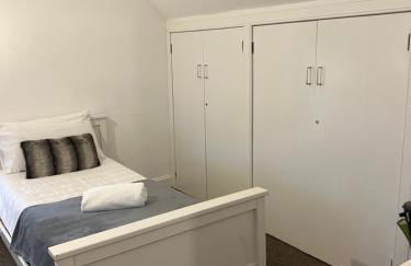 4 bed bungalow near Airport - Foto 47