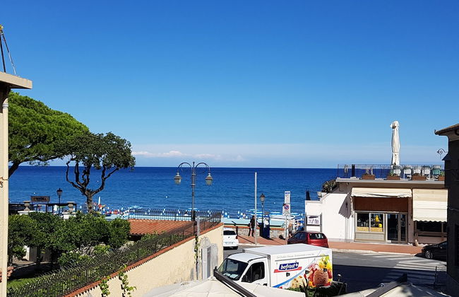 Beach House - Photo 1