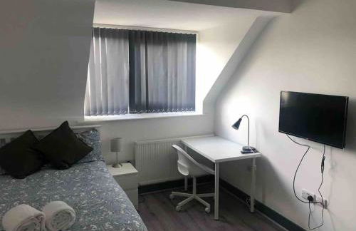 Newly refurbished studio, great location 8 studios - Photo 6