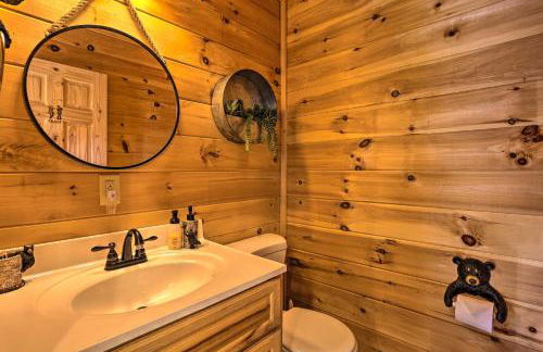 Lovely Log Cabin and Bunkhouse with Views and Yard! - Foto 29