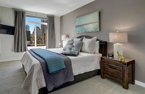 City Water View Oasis with Pool & Gym near Cruise in Heart of Seattle - Foto 24