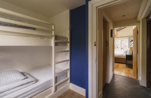 Half Way House, Clappersgate, sleeps 8 - Foto 47