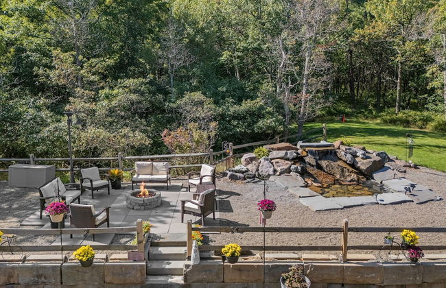 The Bigwood Cabin by Avantstay Hot Tub Firepit Pool Table Private Yard - Photo 70