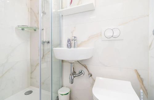 Apartments & Rooms Bari i -Standard One Bedroom Apartment with Balcony and Garden View APT-3 - Photo 13