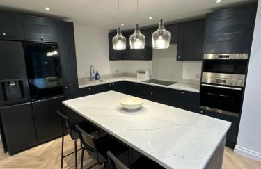 6 beds - 5 bedroom house in Orpington - Photo 1