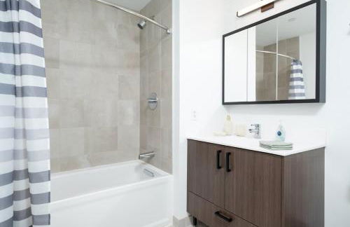 Central Serene Penthouse w King bed GYM Parking - Foto 21