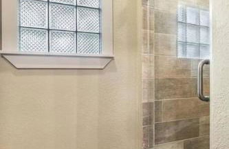 Stockyards 5 mins!-New!-Sleeps 8. Cowboy Bungalow - Foto 33