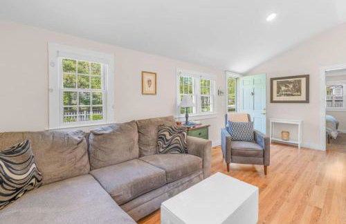 Cottage Oasis by Lake with Kayaks Fire Pit and a Huge Yard - Foto 9