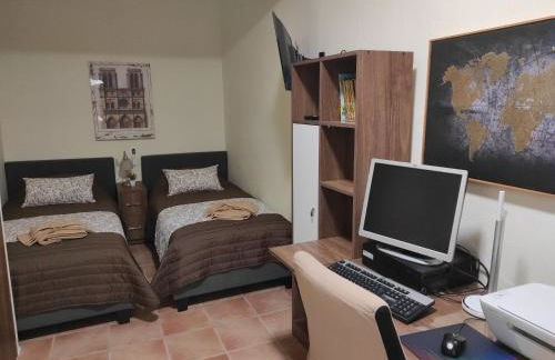 EfisHouse - Photo 14