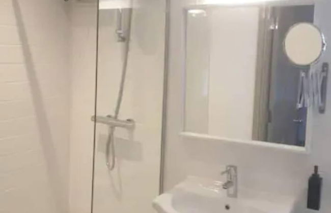 Buck - En-suite Room in Canalside Guesthouse - Foto 8