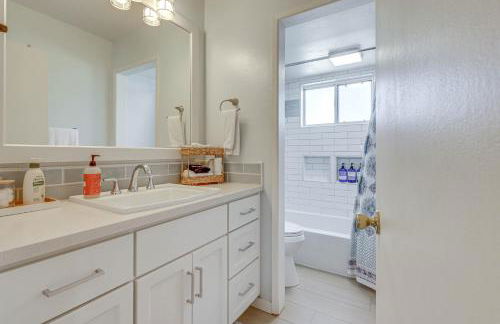 Clear Lake Gem on Canal with Dock Dogs Welcome! - Foto 22