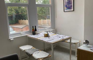 G-Floor Flat with 2 beds, 2 bathrooms, sleeps 4-6 - Foto 9