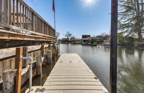 Clear Lake Gem on Canal with Dock Dogs Welcome! - Foto 5