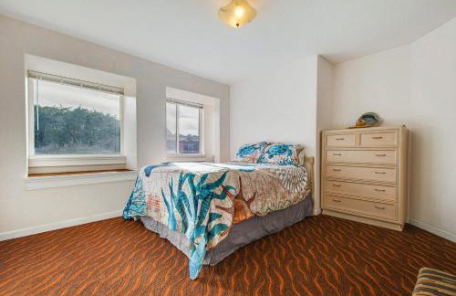 Oceanfront Castle with Hot Tub and Game Room - Foto 31