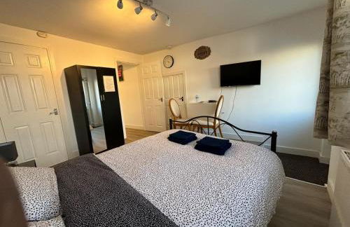 Modern & Cozy Gem - 10min to City Center - Parking - Foto 17