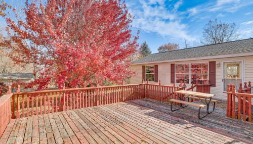 8 Mi to Dtwn Rochester Peaceful Home with Deck! - Foto 4