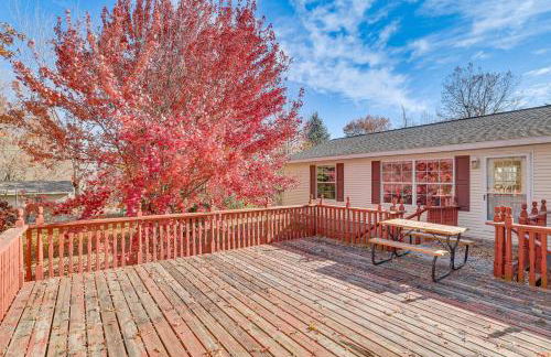 8 Mi to Dtwn Rochester Peaceful Home with Deck! - Foto 4