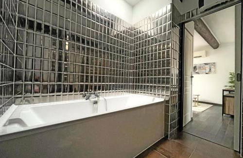 Charme urbain sous les toits-Terrasse/Clim/Parking - Foto 27