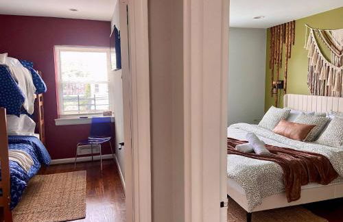 Easy PATH&Bus access- NYC| designer home + Deck. - Photo 56