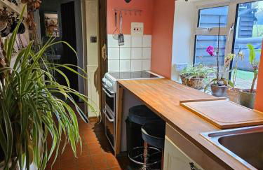 Cheerful, bright, cosy period cottage with hot tub - Foto 16