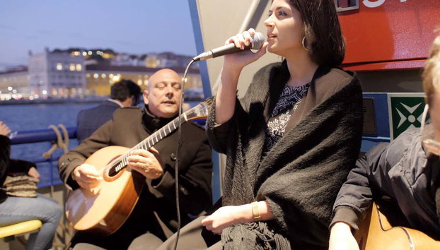 Paseo en barco con espectáculo de fado - Foto 2, Espectáculo de fado en el barco