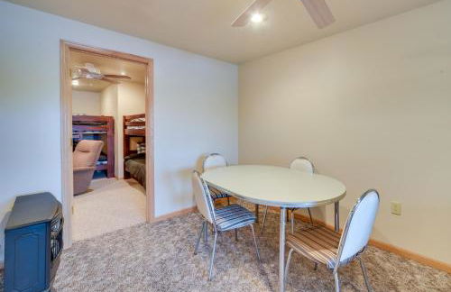 Lakefront Birchwood House with Deck and Fire Pit! - Foto 18