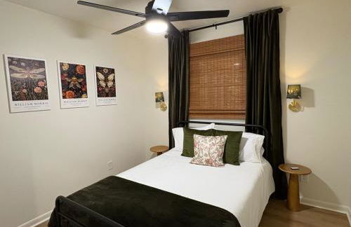 Modern 3 bedroom home downtown Forest city outstanding backyard, pet friendly - Foto 23