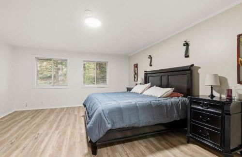 4-Bedroom Chateau in Southern Washington- Luxurious Retreat with Pond & Creek - Foto 58