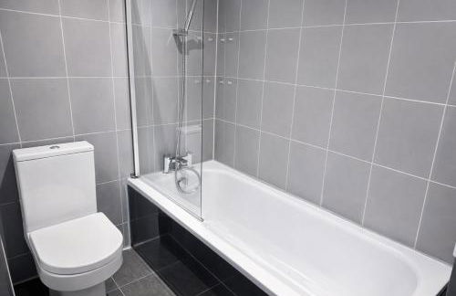 City Centre Apt - Sleeps 6, Parking, Shops & Trains - Foto 14
