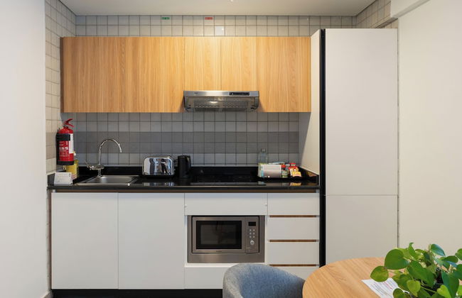 Citadines Metro Central Dubai - Photo 38