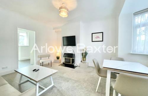 Stylish 3-Bedroom Garden Home, AC, Contractors and Families - Foto 24