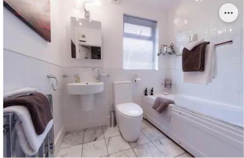 4 Bed Flat - Sleeps 14 - Parking - Game Room -Wifi - Foto 7