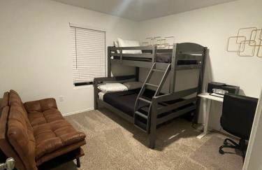 Entire house near airport & COTA - Foto 7