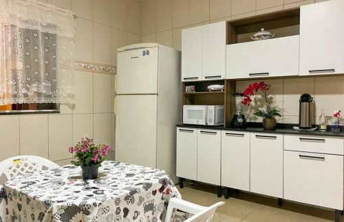 Casa com churrasqueira e piscina, perto de riacho - Foto 16