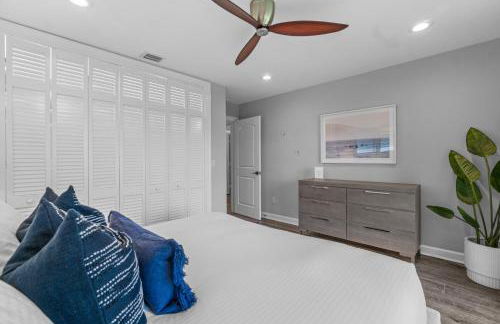 Seven Palms Waterfront- Private Dock, Heated Pool & Lanai -Walk to beach! by Maven Vacation Rentals - Foto 24