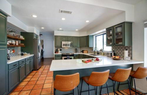 Upscale Phoenix Abode Walk to South Mountain Park - Foto 20