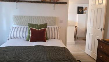 Cosy Canal-side lodge with log burner - Foto 2