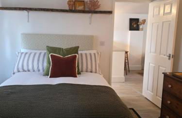 Cosy Canal-side lodge with log burner - Foto 2