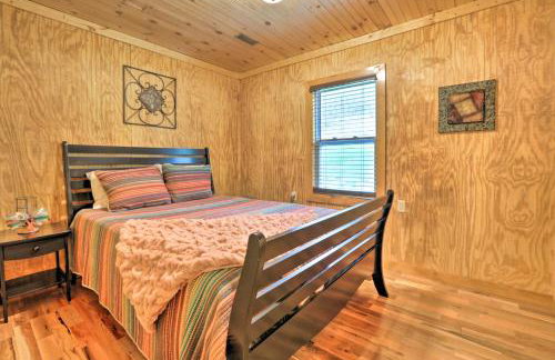 Cozy Creekside Cabin about 24 Mi to Red River! - Foto 11