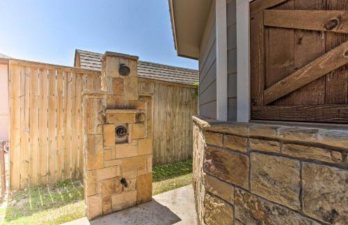 Lakefront Retreat with Pier, Bar Hut and Fireplace! - Foto 32